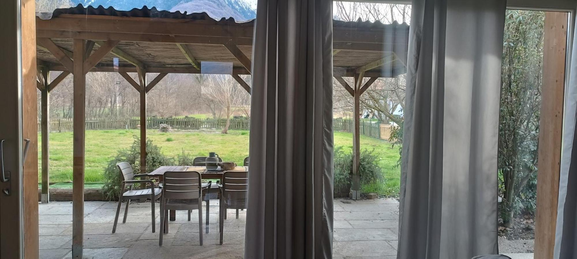 ジェーラ・ラーリオ Cascina Borgofranconeアパートホテル エクステリア 写真
