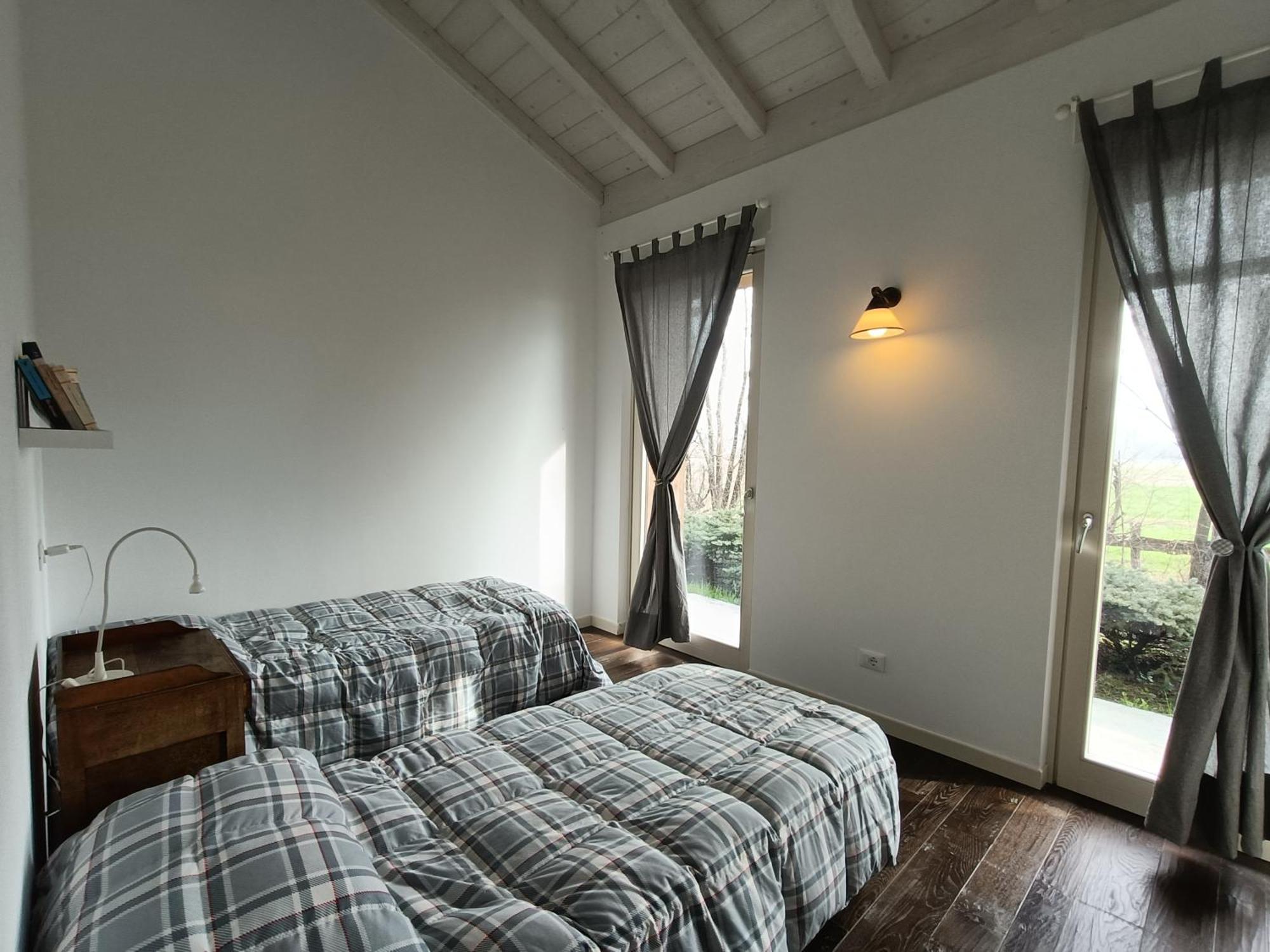 ジェーラ・ラーリオ Cascina Borgofranconeアパートホテル エクステリア 写真