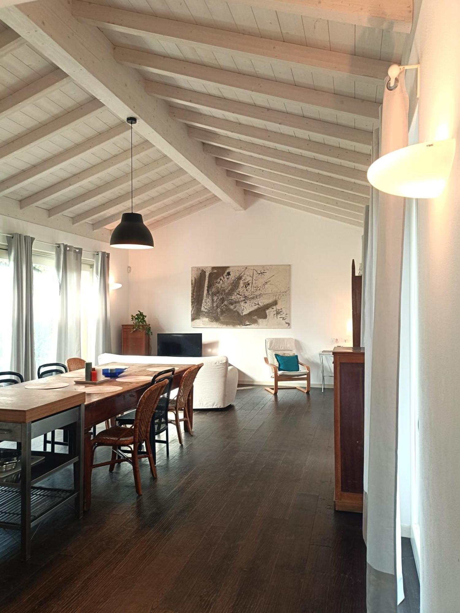 ジェーラ・ラーリオ Cascina Borgofranconeアパートホテル エクステリア 写真