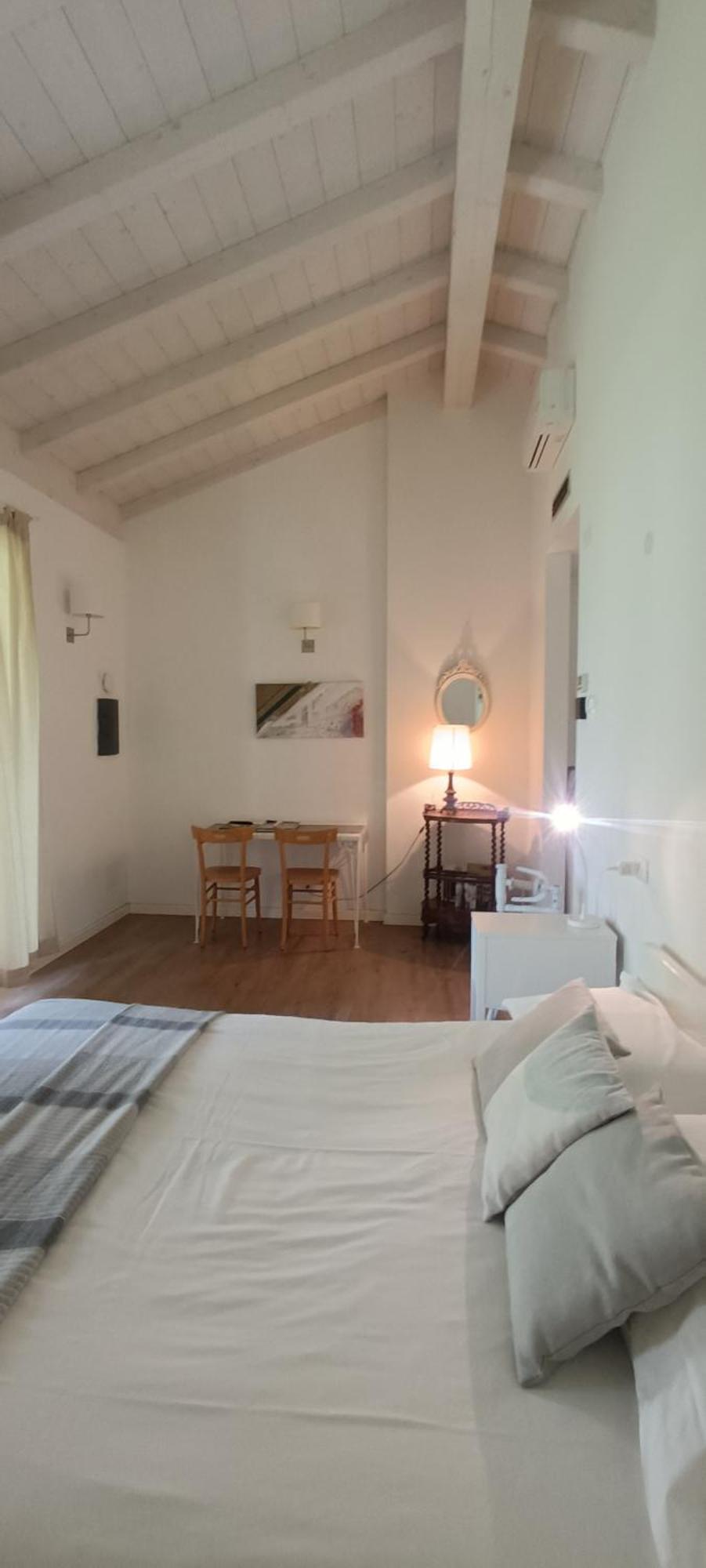 ジェーラ・ラーリオ Cascina Borgofranconeアパートホテル エクステリア 写真