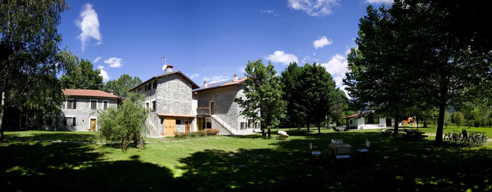 ジェーラ・ラーリオ Cascina Borgofranconeアパートホテル エクステリア 写真