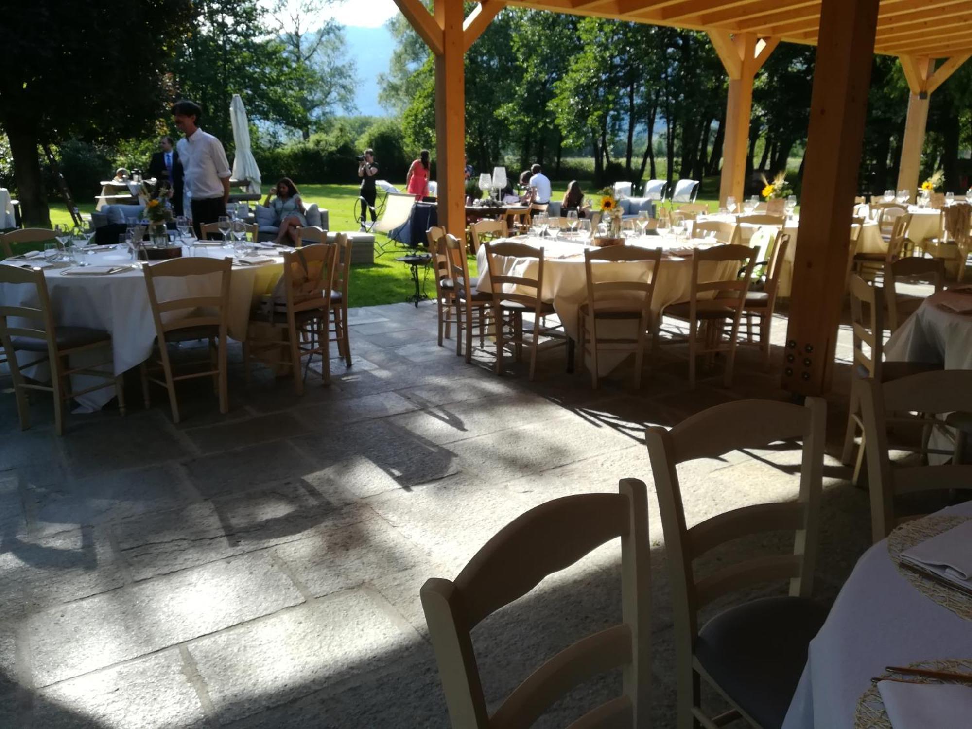 ジェーラ・ラーリオ Cascina Borgofranconeアパートホテル エクステリア 写真