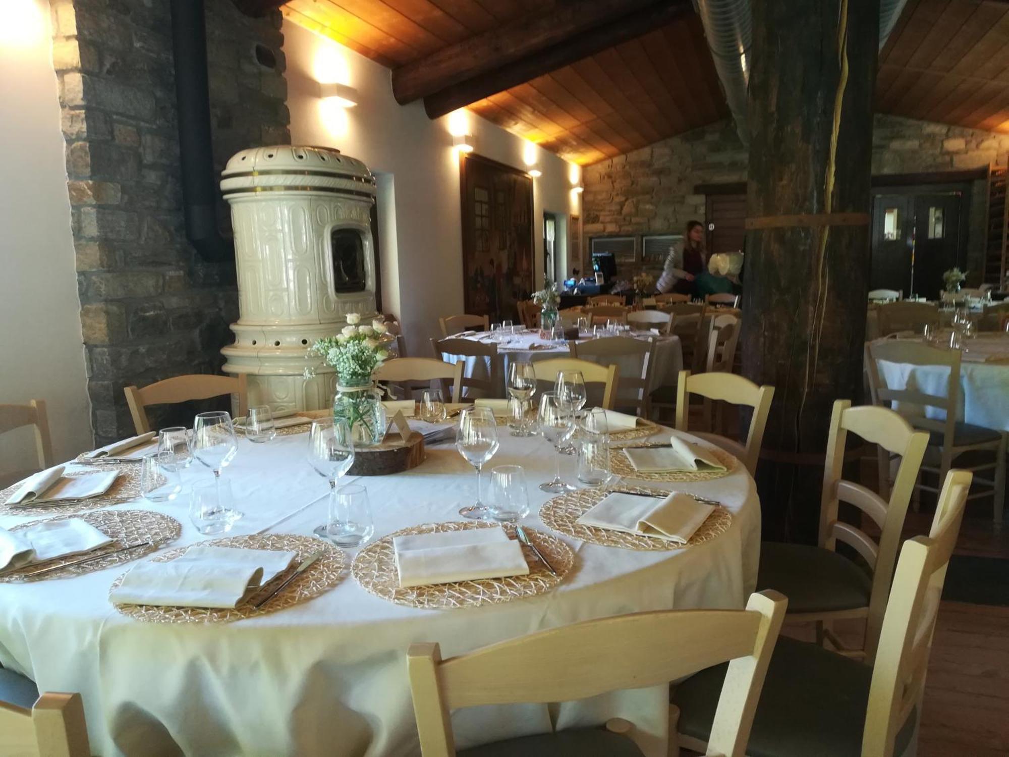 ジェーラ・ラーリオ Cascina Borgofranconeアパートホテル エクステリア 写真