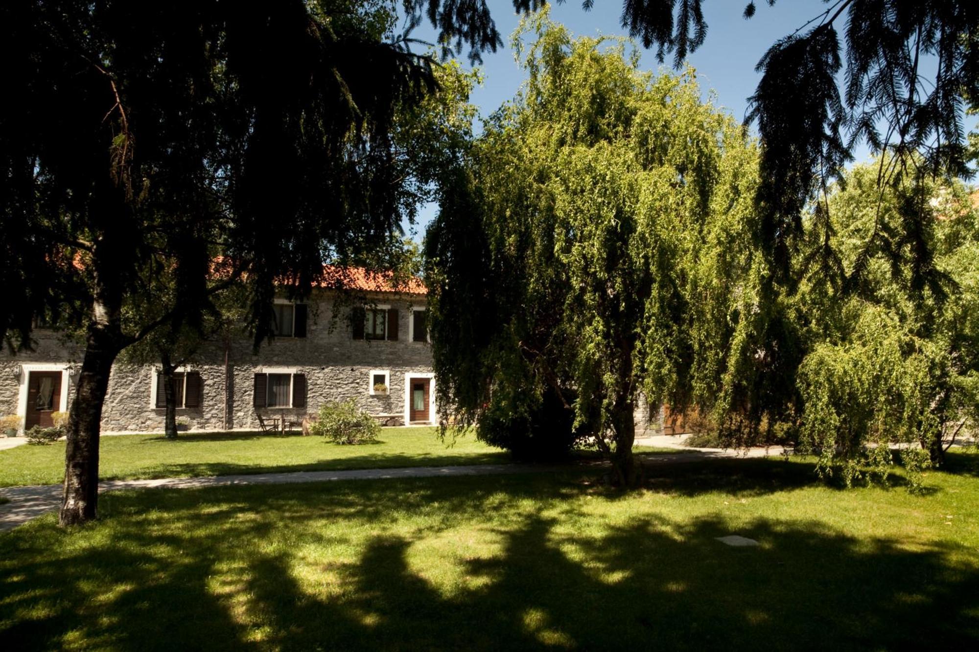 ジェーラ・ラーリオ Cascina Borgofranconeアパートホテル エクステリア 写真