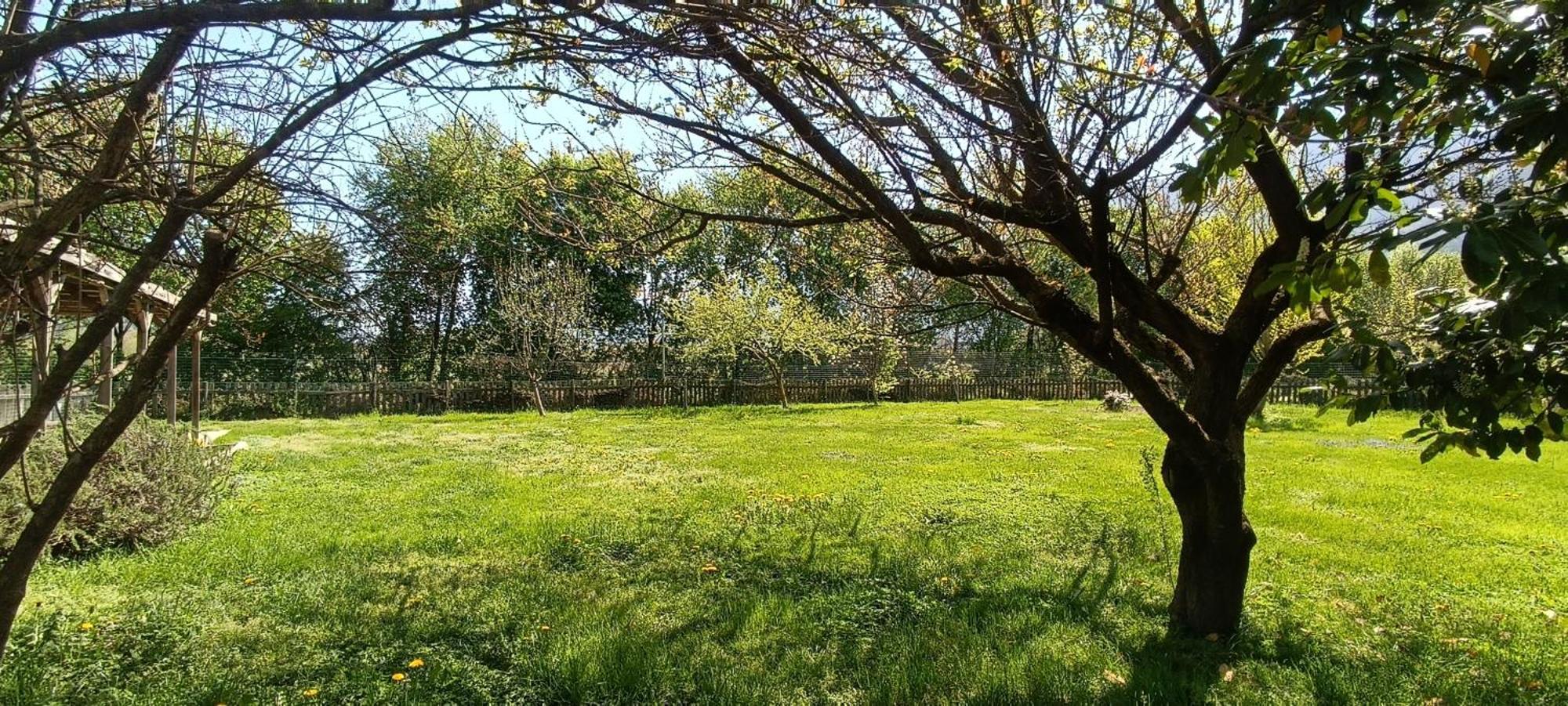 ジェーラ・ラーリオ Cascina Borgofranconeアパートホテル エクステリア 写真