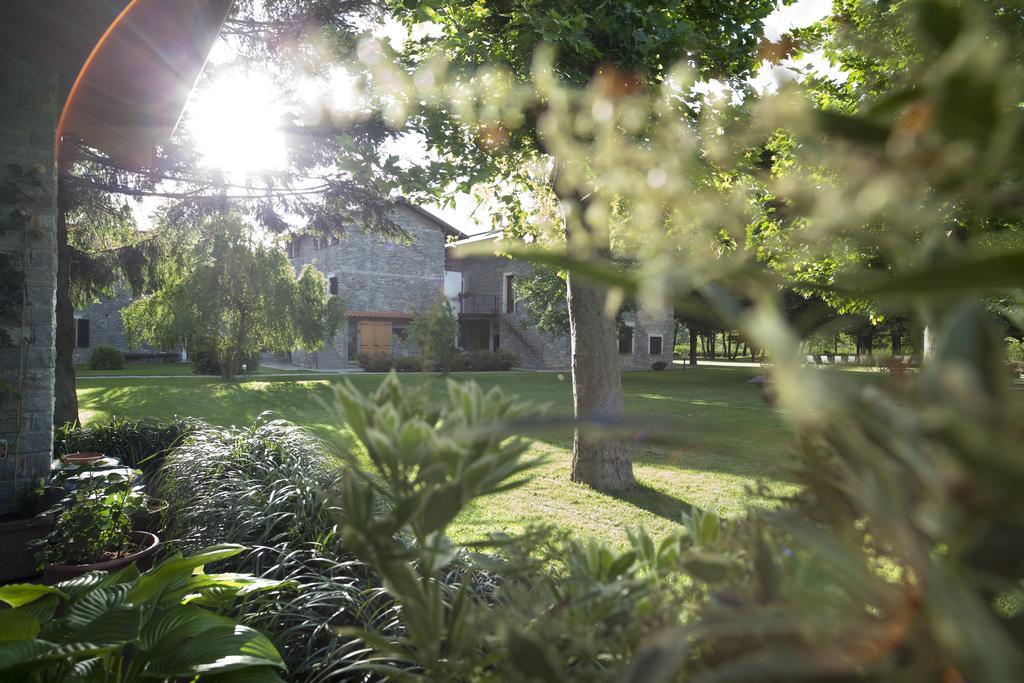 ジェーラ・ラーリオ Cascina Borgofranconeアパートホテル エクステリア 写真